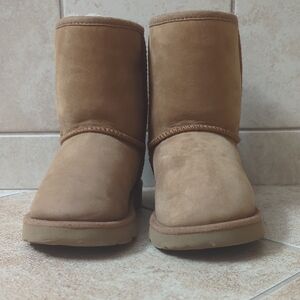 UGG Boots Toddler Girls size 10 Tan